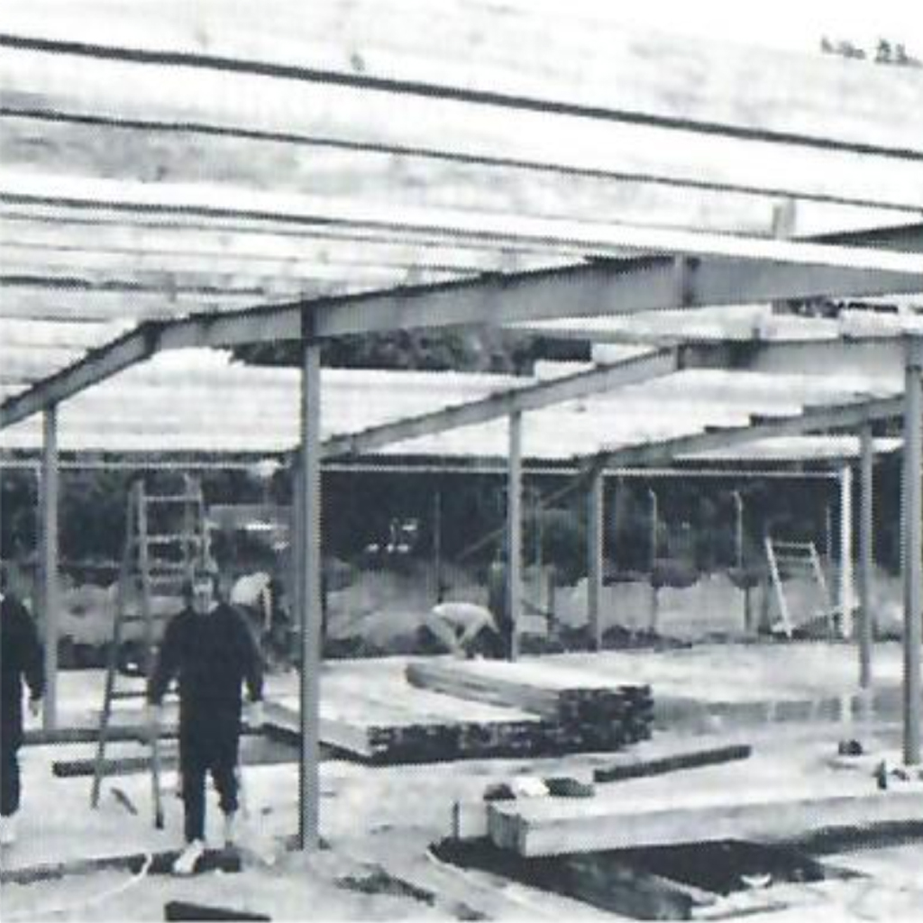 1973-1974Planung und Neubau der Bootshalle in Eigenregie